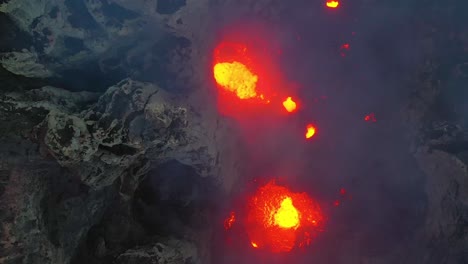 impresionante vista aérea dramática sobre el volcán mt yasur erupción volcánica lava en la isla de tanna vanuatu 4