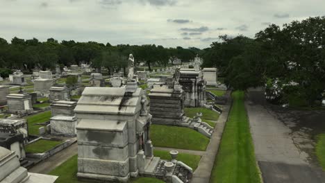 vista aérea de crips y lápidas en el antiguo cementerio de metairie en nueva orleans