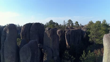 Aerial-jib-up-shot-in-El-Valle-de-loss-Monies,-Copper-Canyon-Region,-Chihuahua