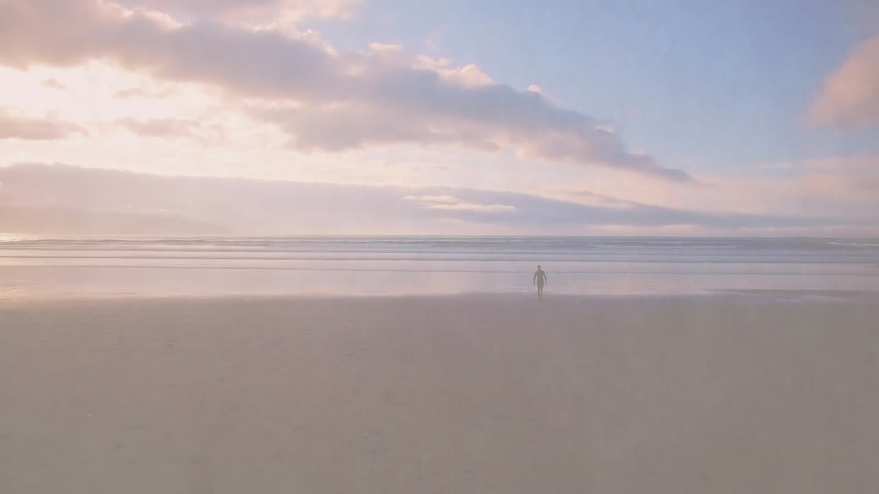 해가 지는 동안 조용한 해변 위에서 오렌지색과 보라색 글자로 좋은 진동이라는 단어의 애니메이션