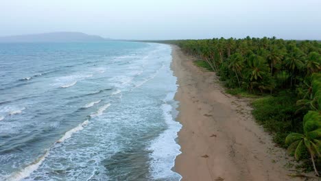 Blick-Auf-Die-Raue-See-Entlang-Der-Küste-Von-Nagua-In-Der-Dominikanischen-Republik