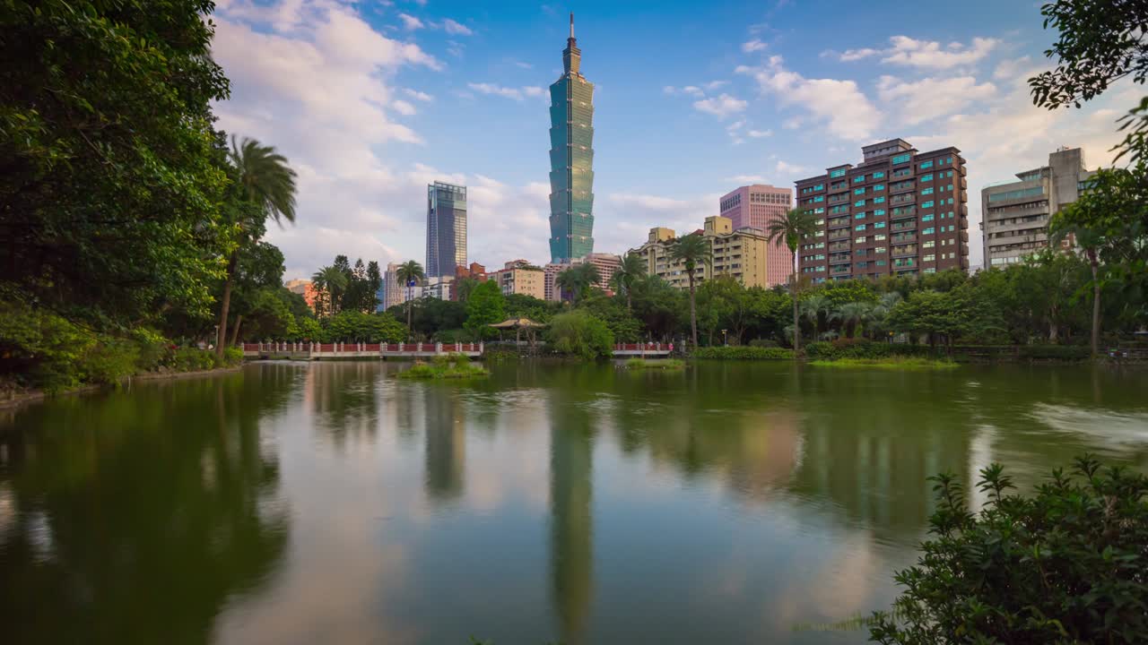 cielo puesta de sol ciudad de taipei famoso parque torre lago panorama 4k lapso de tiempo taiwán