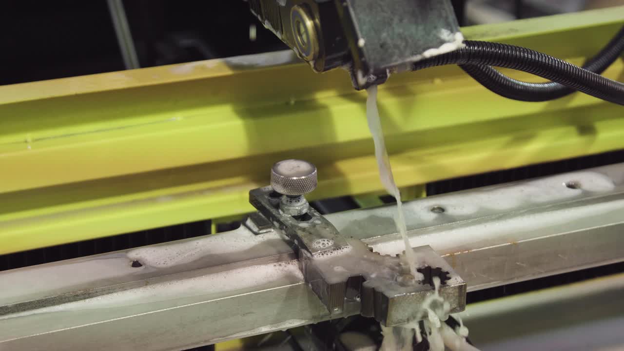 Rengøringsproces af industrimaskine