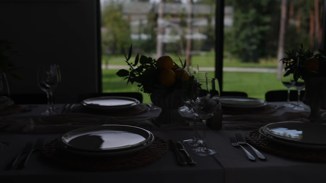 레몬 장식으로 우아한 테이블 세팅