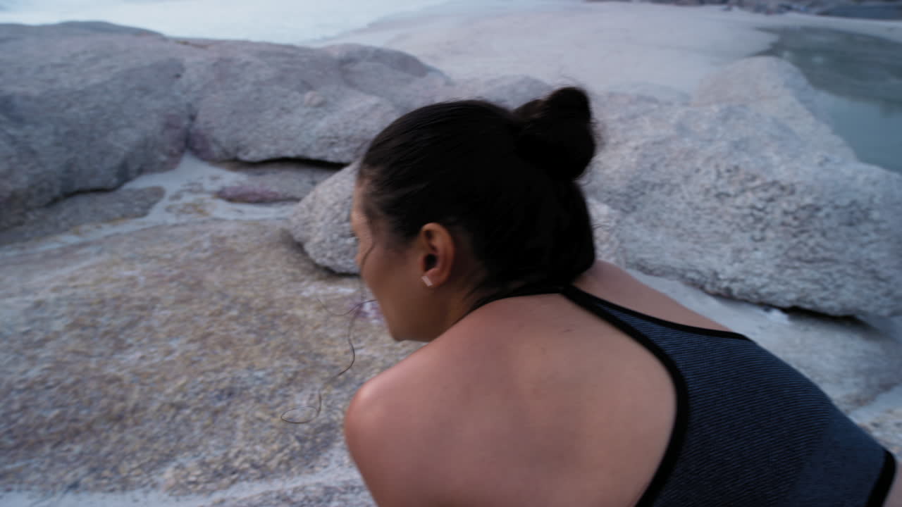 바다, 달리기와 피곤한 달리기 여성의 호흡