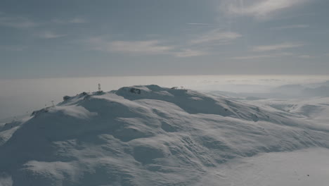 Snowy-mountain-in-the-winter-in-Sinaia,-Romania