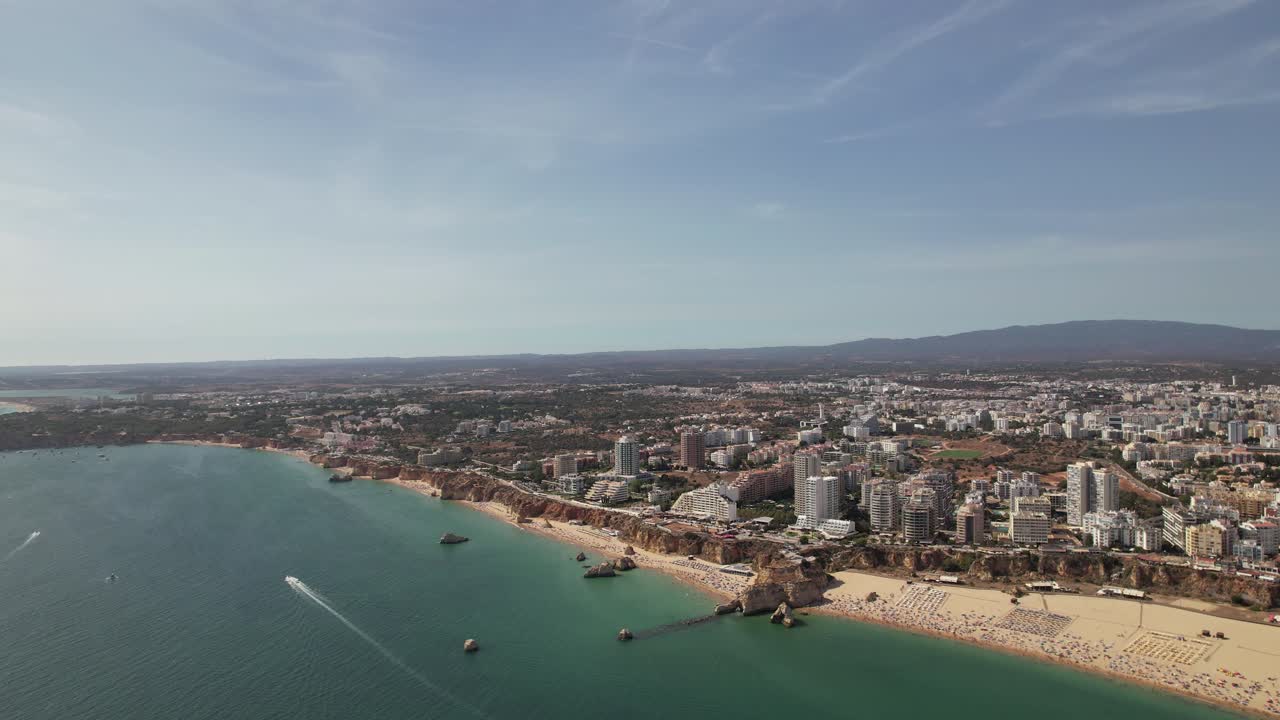 turismo ciudad portuguesa de portimao vista aérea en un día soleado sur de portugal algarve