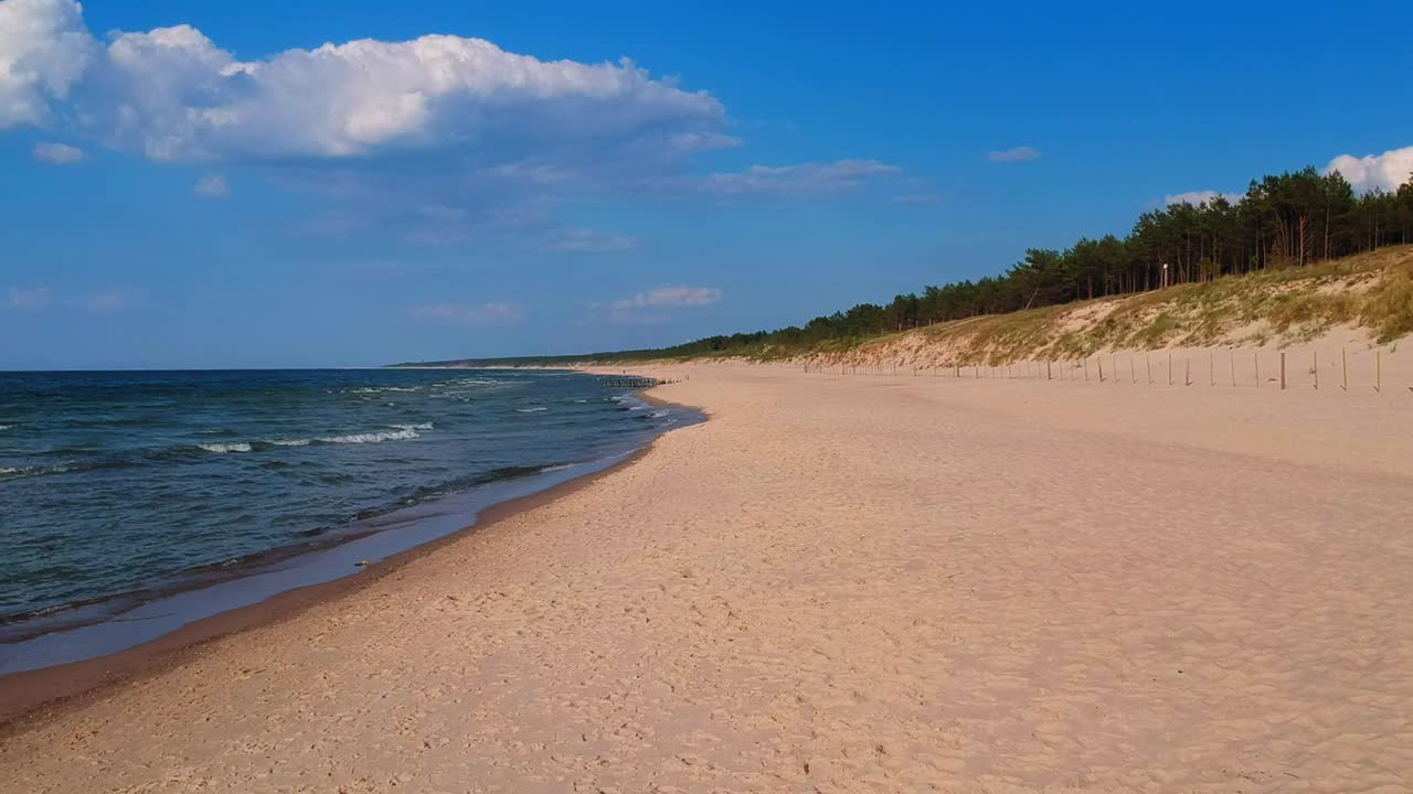 Malowniczy krajobraz plaży.