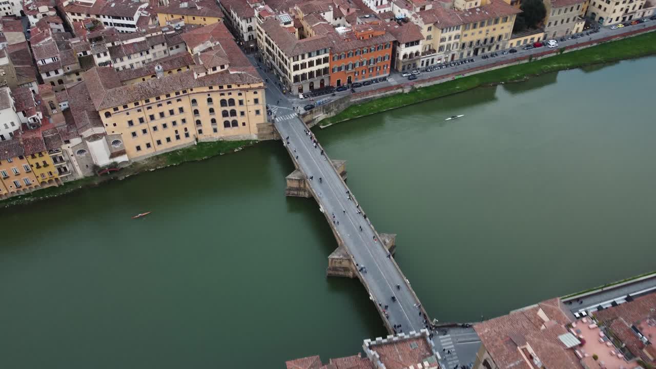Vista di Firenze con fiume verde