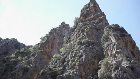 paisaje de montaña rocosa
