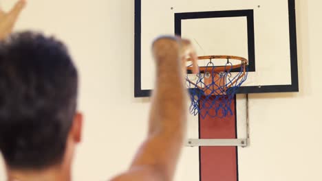 Basketball-player-playing-in-the-court