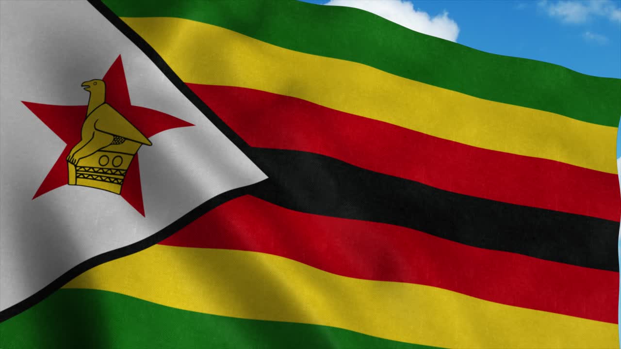 Bandiera dello Zimbabwe su un'asta che sventola al vento, sfondo cielo blu. 4K.