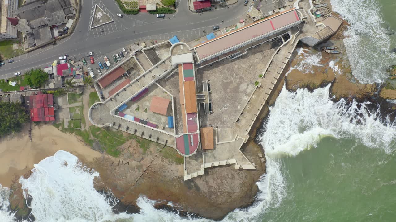 impresionante vista aérea del castillo de la costa del cabo_2