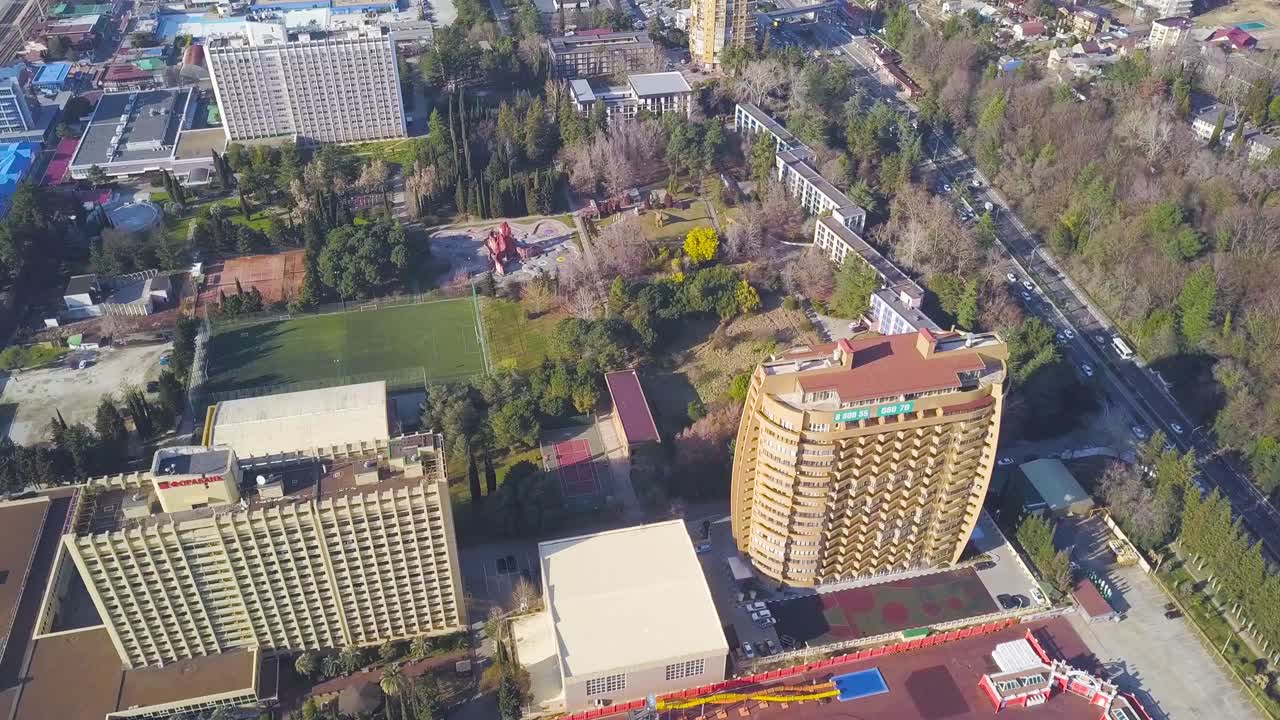 vista aérea de una zona turística de una ciudad costera