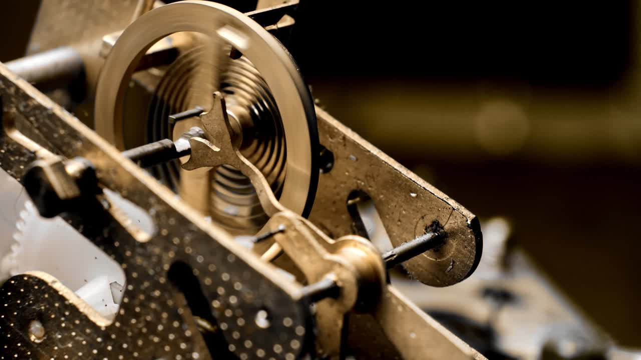 평평한 구성, 빈티지 시계 메커니즘 밝은 파란색과 노란색