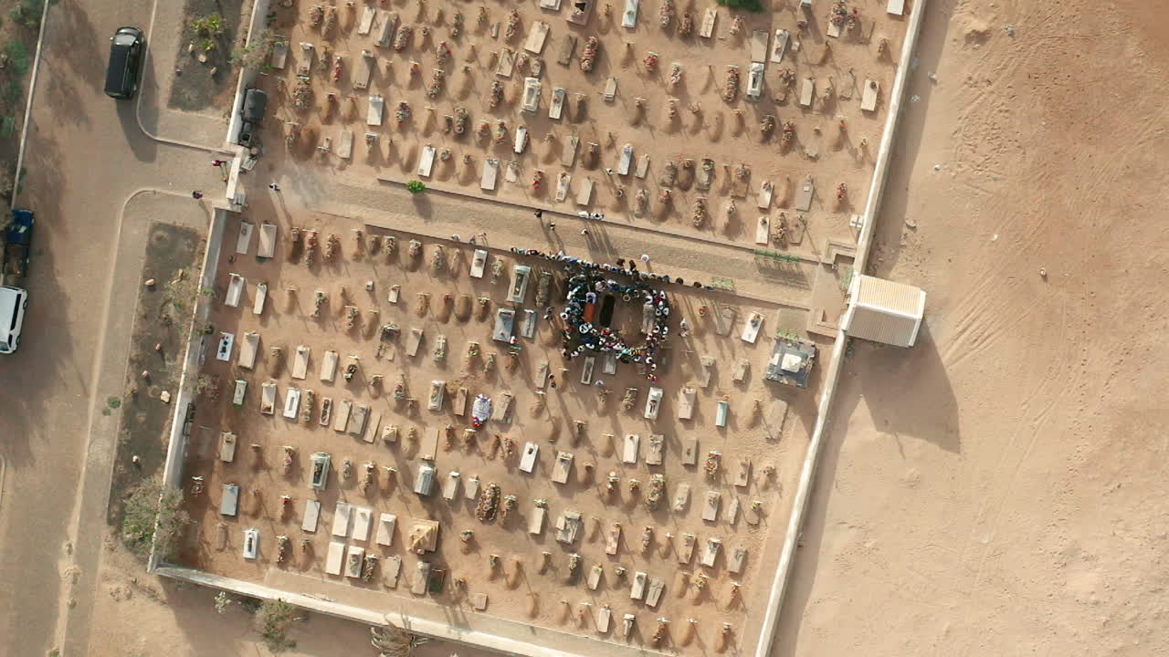 Funerale, corteo funebre, un giorno triste.