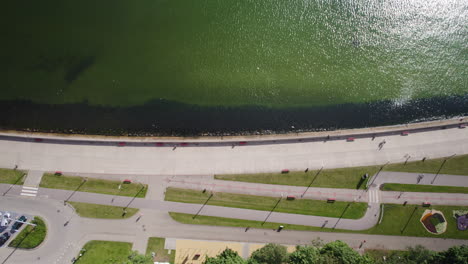 Leisure-Park-And-Parked-Cars-By-The-Seaside-Boulevard-On-The-Baltic-Coast-In-Gdynia,-Poland