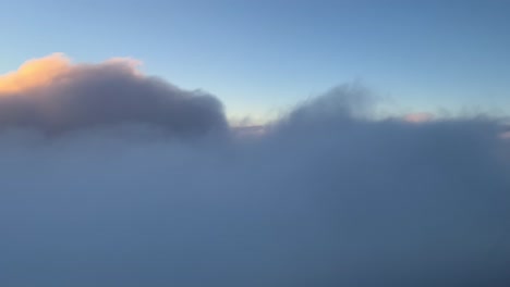 Schnell-über-Die-Wolken-Fliegen