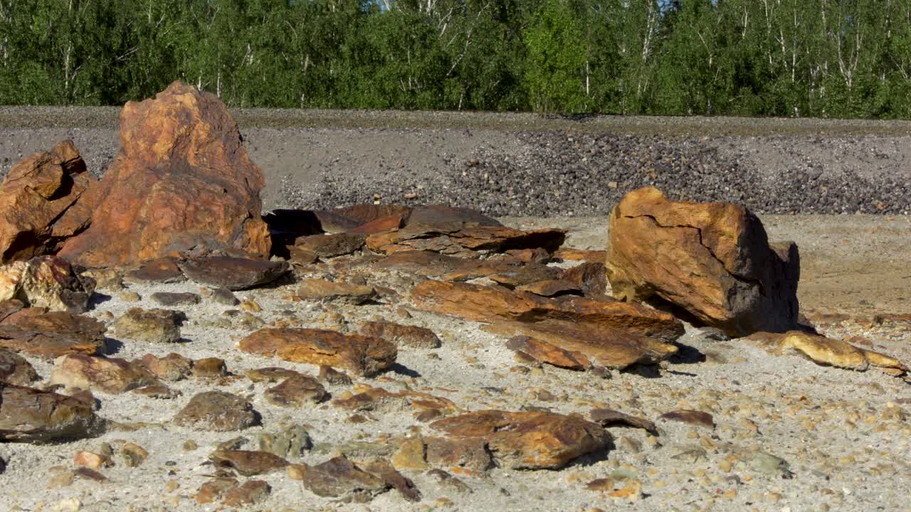 광산 풍경 에 있는 녹말 한 바위 와 자갈