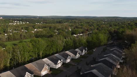 increíbles imágenes aéreas de drones desde founders ridge, middletown, connecticut