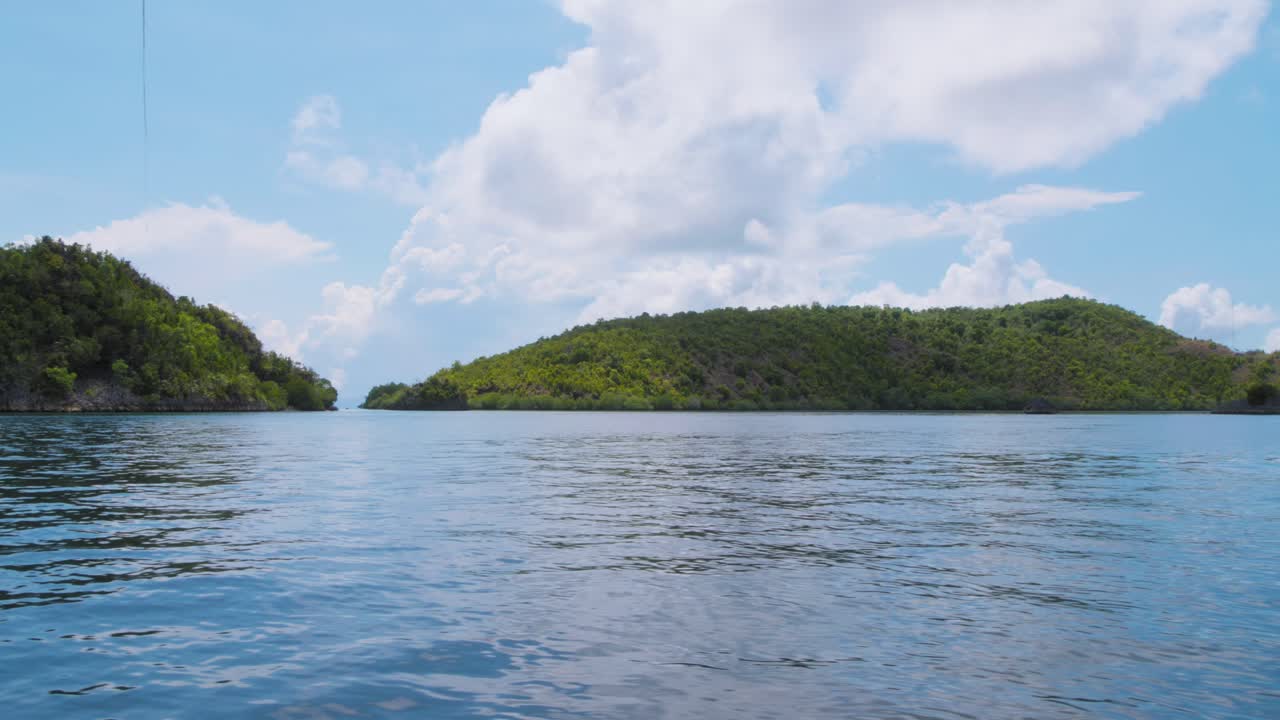 Tranquil Island Paradise: Serene Ocean Views