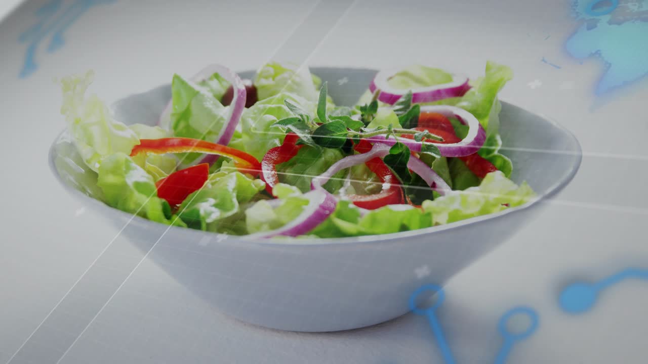 Rammen flytter seg oppover, kameraet beveger seg utover, en salatbolle viser ingredienser, og blå ikoner glir.