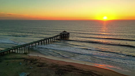 Drone-shot-around-the-Manhattan-Beach-Pier,-sunny-evening-in-Los-Angeles,-USA