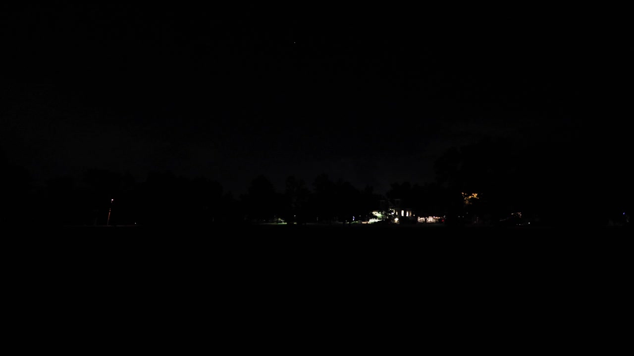 Temporale con fulmini nella Contea di Boulder, Colorado, con vista sui lampi dalle case di Chautauqua Park