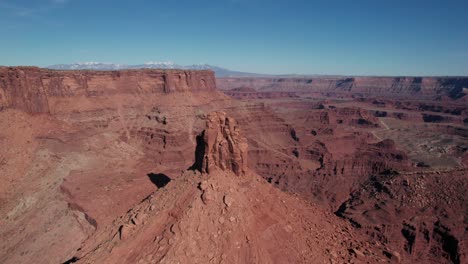 Erkunden-Sie-Die-Ikonischen-Wahrzeichen-Von-Moab,-Aufgenommen-In-Atemberaubenden-Drohnenaufnahmen