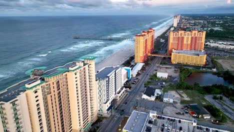 playa de la ciudad de panamá capturada desde el aire en 5k