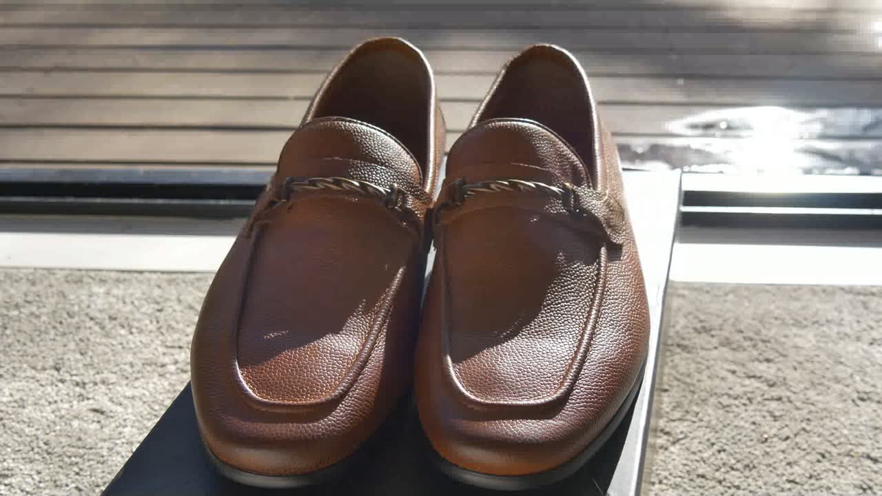 tembakan setelan pernikahan, dasi, kaus kaki, sepatu - jam tangan untuk pengantin pria - pengantin pria