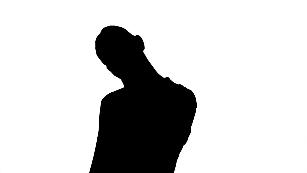 실루 행복한 흥분된 여성 승인 손 제스처 엄지손가락을 올리고 미소 짓고