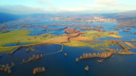 4K-Drohnenaufnahmen-Aus-Der-Luft-Einer-Planina-Ebene,-Slowenien