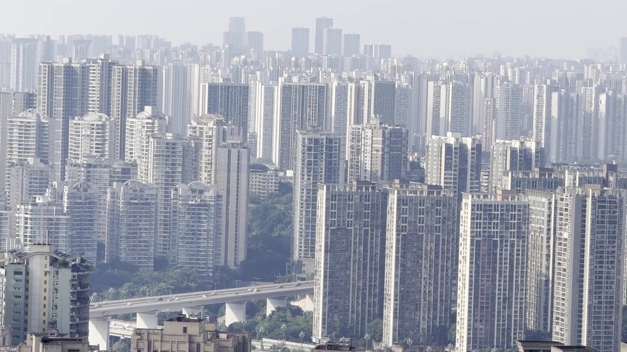 密集した都市の高層住宅群の空撮