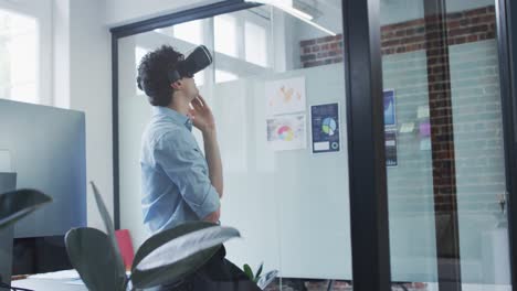 Man-using-VR-headset-at-office