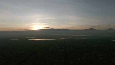 Sunrise-Over-Mexico-City,-Volcanoes-Popocatepelt-e-Iztlaccihuatl,-Lake-Texcoco,-Mexico-Tenochtitlan-4