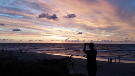 Sunset-at-the-beach,-Baltic-Sea,-Lubiatowo,-Poland