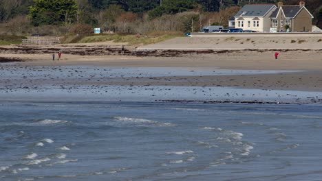 Weitwinkelaufnahme-Mit-Blick-Vom-Saint-Michael&#39;s-Mount-Causeway-Auf-Den-Marazion-Beach