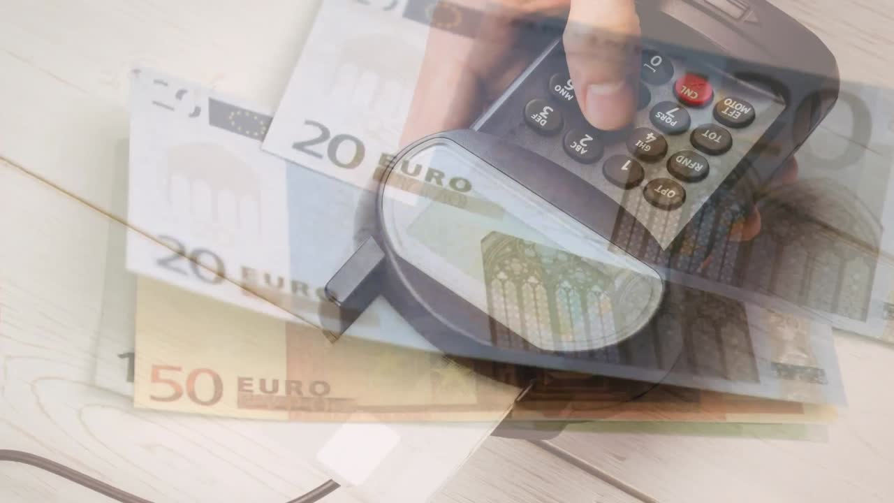 animazione di banconote in euro che cadono sulla mano di un uomo caucasico in possesso di un terminale di pagamento