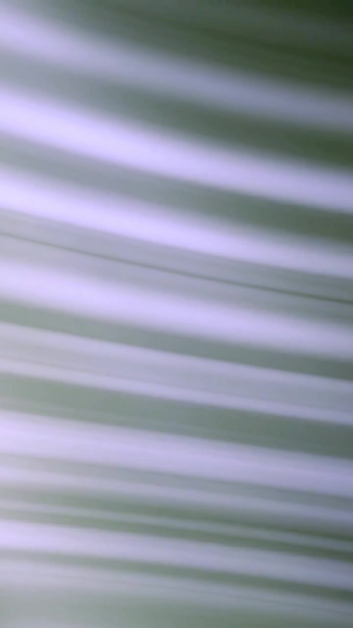 Ätherische fließende Linien aus Licht und Schatten