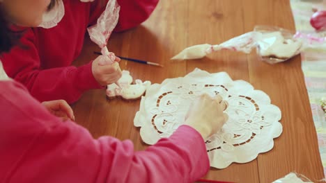 kids decorating gingerbread cookies