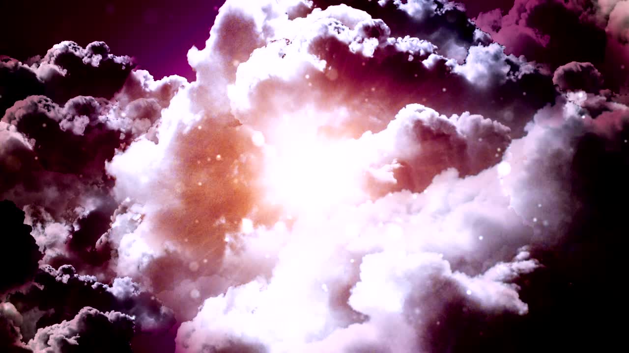 в темных облаках