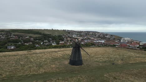 Moscas-Aéreas-A-Las-Velas-Del-Antiguo-Molino-De-Viento-Beacon-Mill-En-El-Sur-Del-Reino-Unido