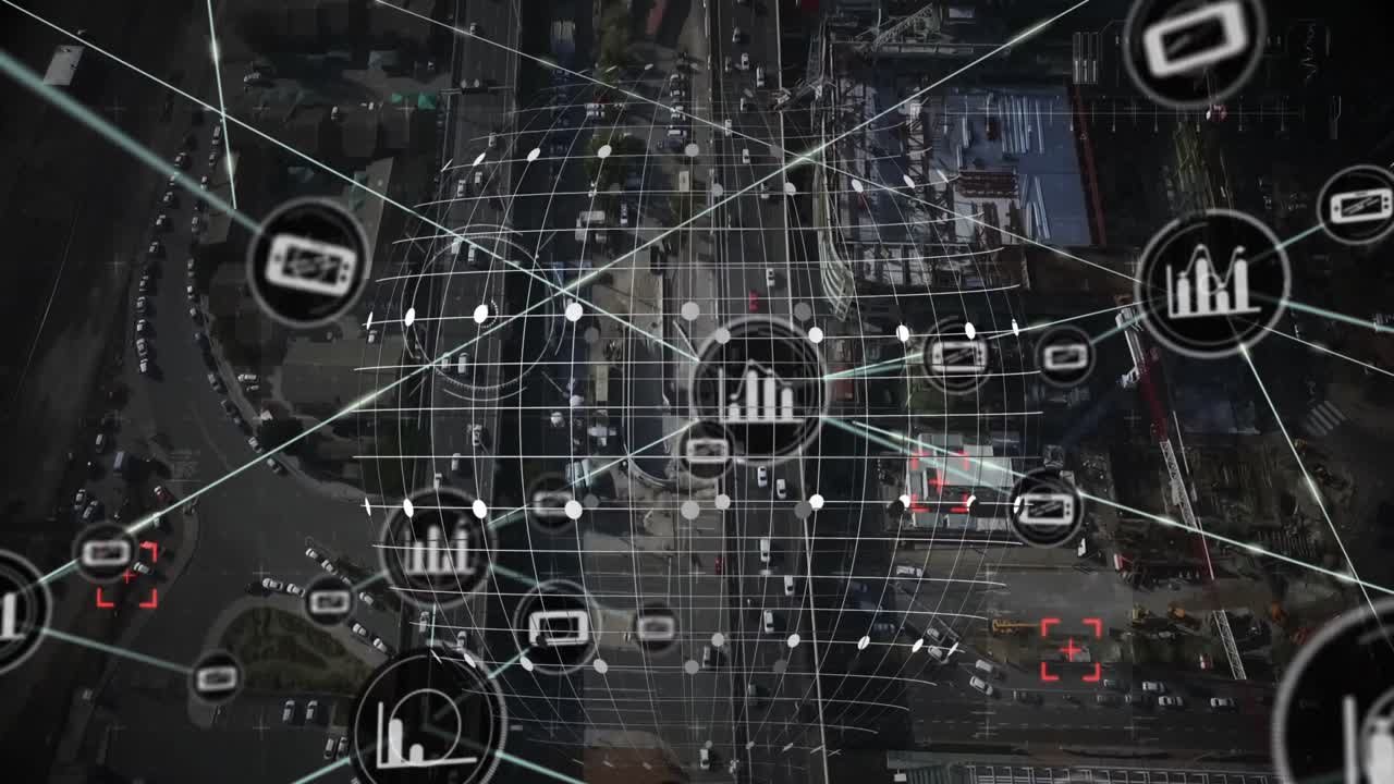 Animation af netværk af digitale ikoner over roterende globus mod luftfoto af bytrafik