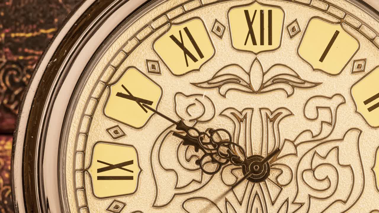 primer plano de la esfera del reloj antiguo. reloj de bolsillo antiguo.