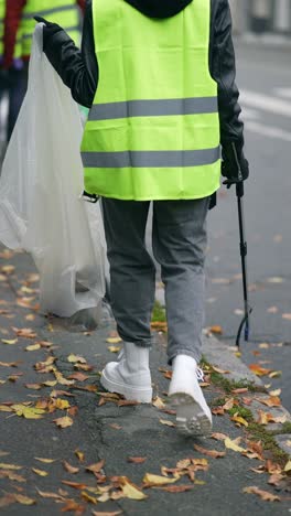 street cleanup volunteers