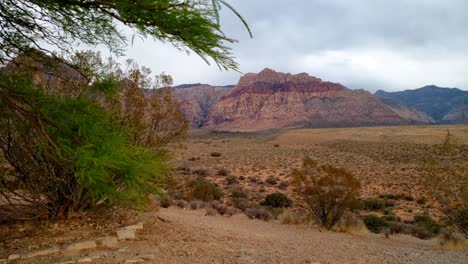 Blick-Auf-Die-Red-Rock-Canyon-Mit-Langsamer-Enthüllung-Rechts