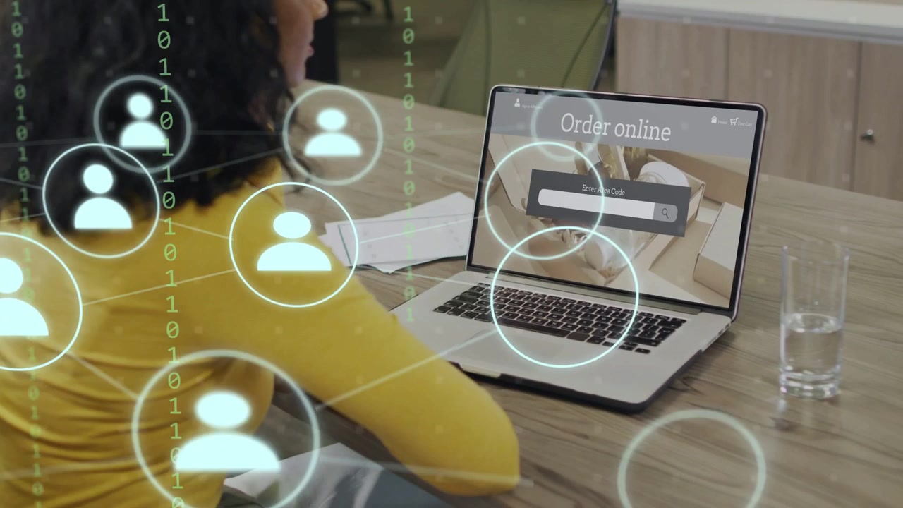 Donna che usa il laptop sulla pagina "Ordina online" cercando di effettuare un ordine, mentre icone animate oscurano lo schermo.