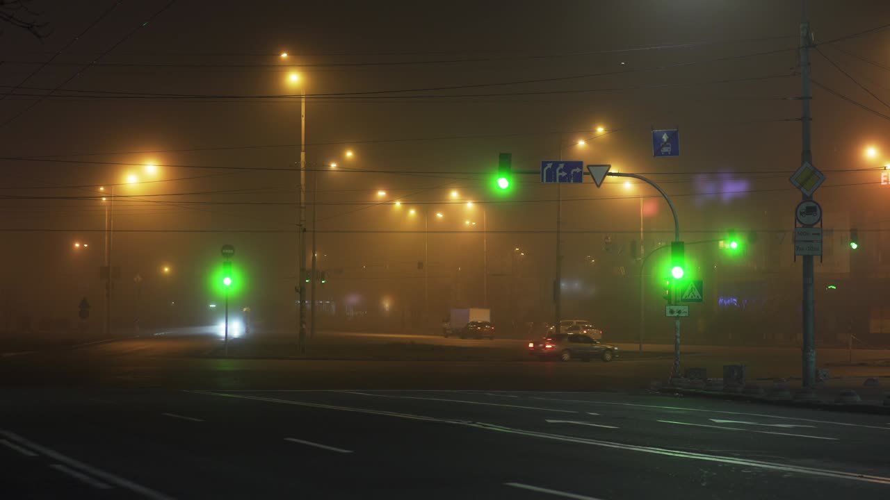 야간 도시 교통 신호등