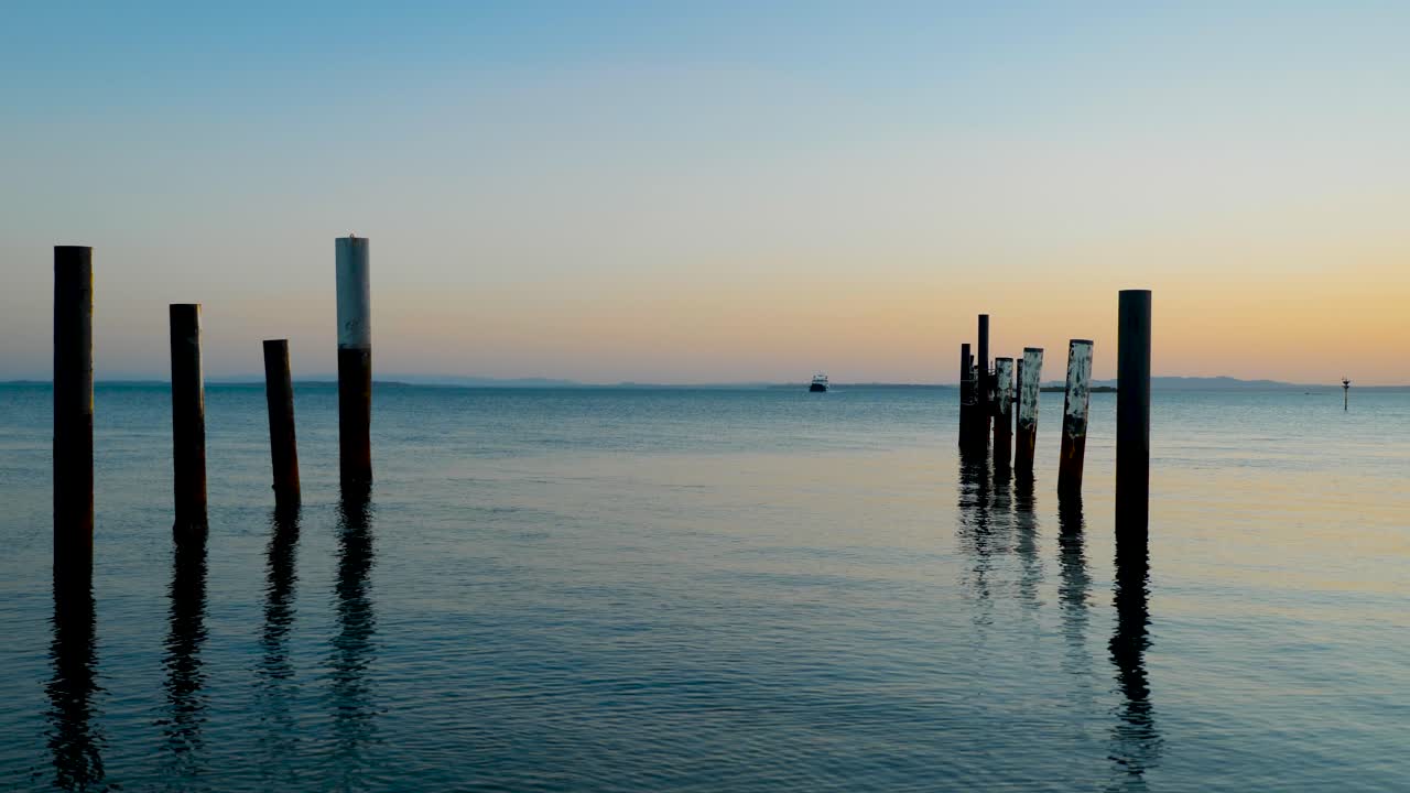 puesta de sol, bahía de moreton, isla de stradbroke del norte, australia